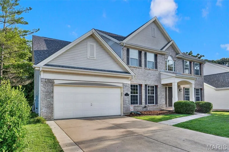 2860 Westridge Oaks Court, Grover, MO 63040 — listing photo 3 of 81