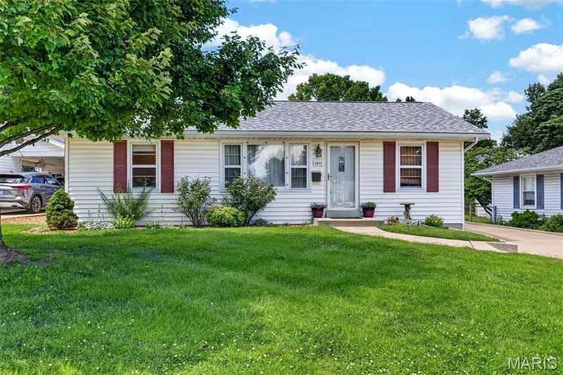 1817 W Clark Street, St Charles, MO 63301 — listing photo 2 of 41