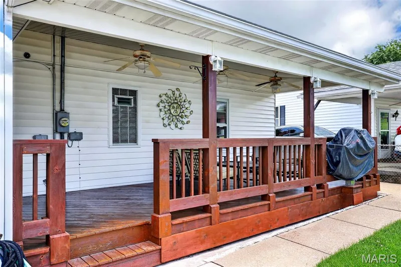 1817 W Clark Street, St Charles, MO 63301 — listing photo 9 of 41