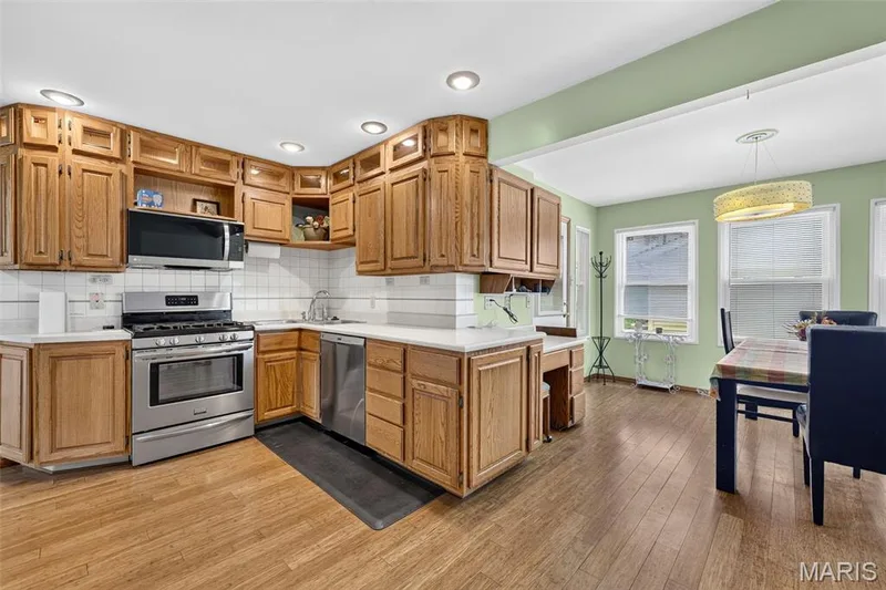 1817 W Clark Street, St Charles, MO 63301 — listing photo 12 of 41
