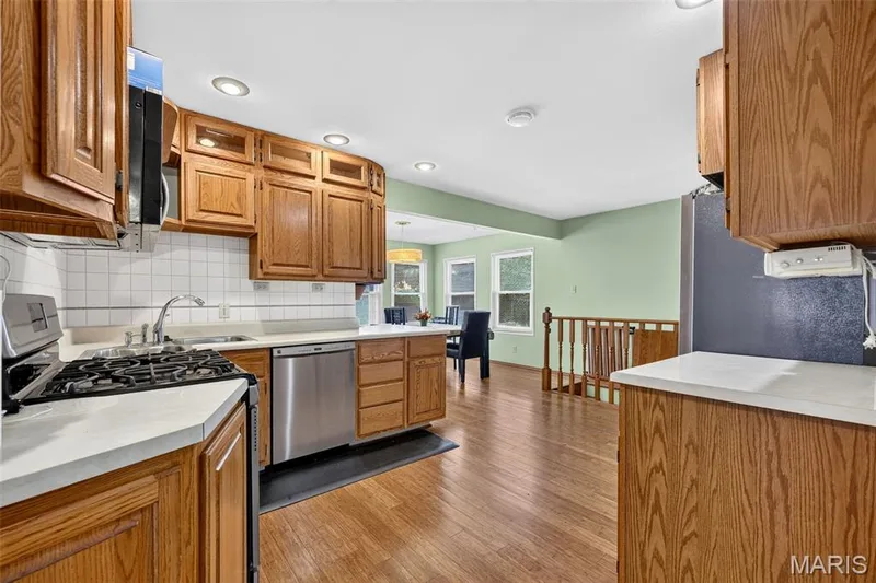 1817 W Clark Street, St Charles, MO 63301 — listing photo 13 of 41
