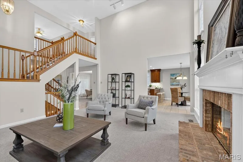 259 Cheval Square Drive, Chesterfield, MO 63005 — listing photo 5 of 43