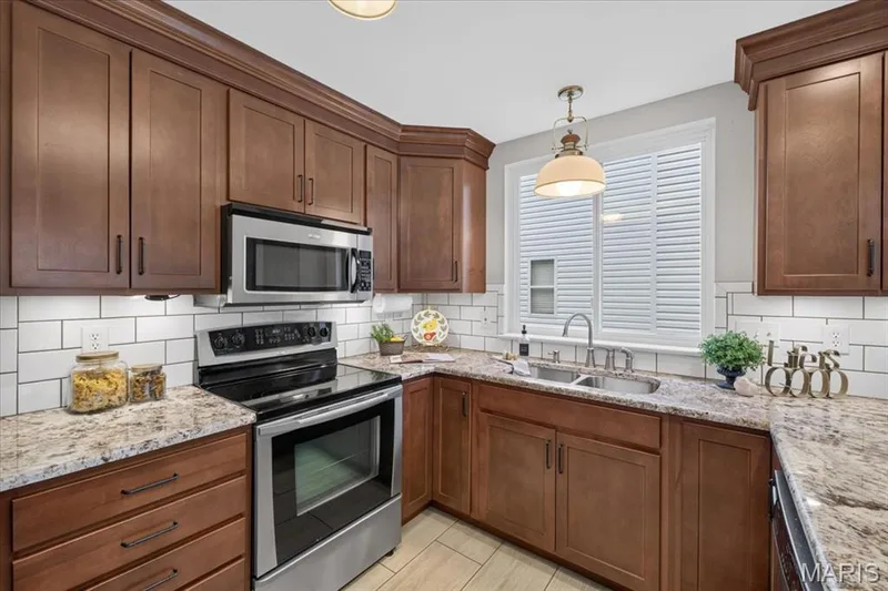259 Cheval Square Drive, Chesterfield, MO 63005 — listing photo 10 of 43