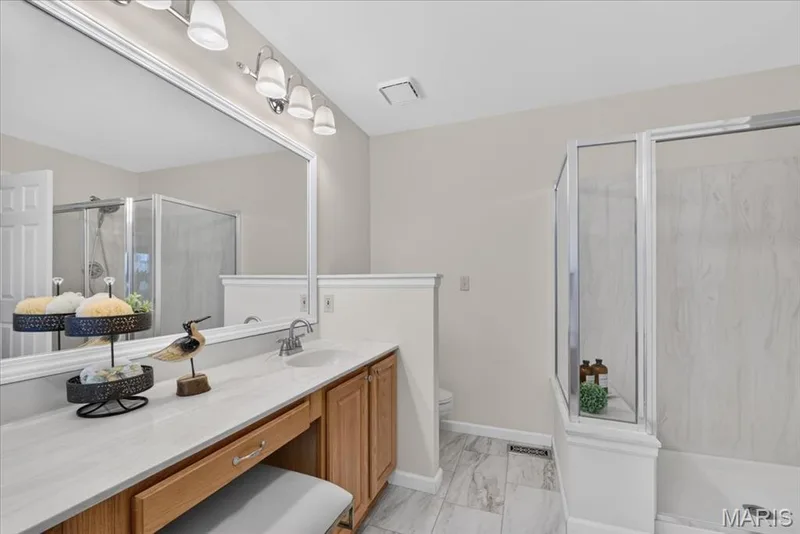 259 Cheval Square Drive, Chesterfield, MO 63005 — listing photo 16 of 43