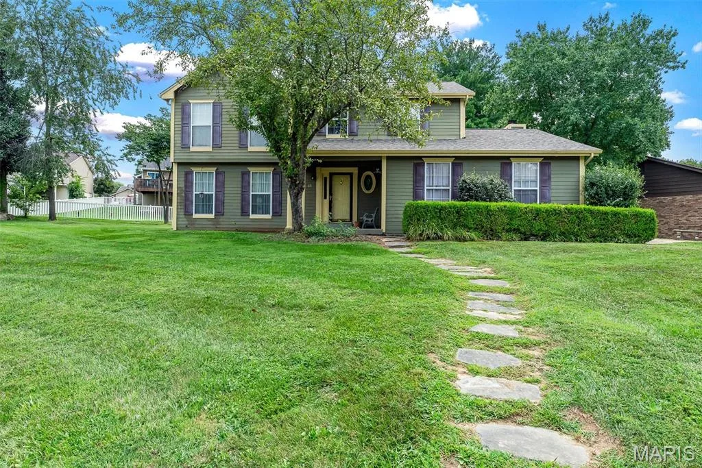 13 Tremaine Court, St Charles, MO 63304 — listing photo 1 of 27