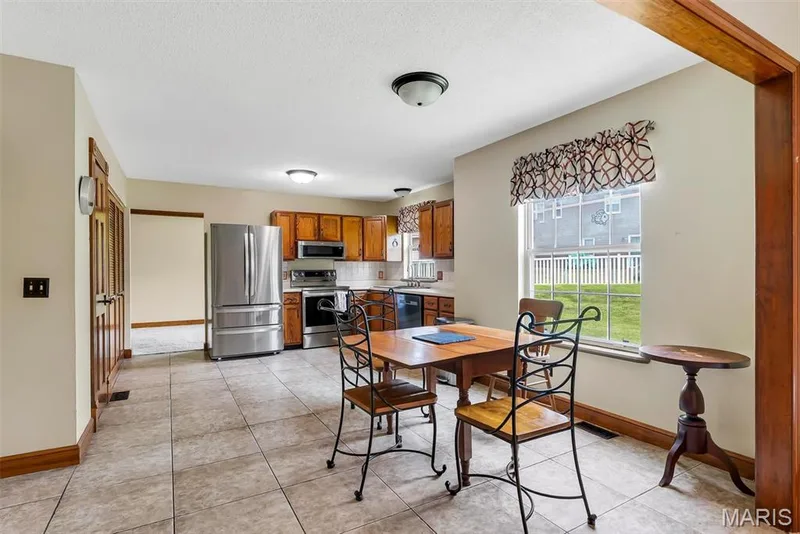 13 Tremaine Court, St Charles, MO 63304 — listing photo 8 of 27