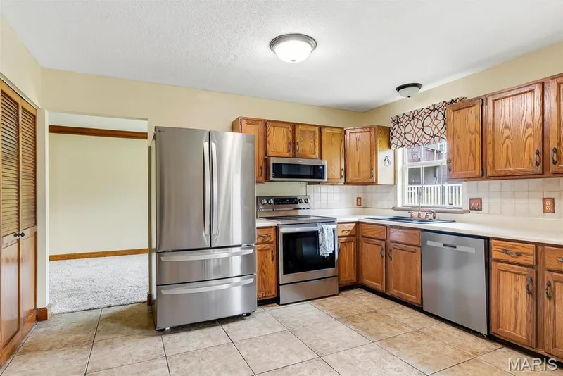 13 Tremaine Court, St Charles, MO 63304 — listing photo 9 of 27