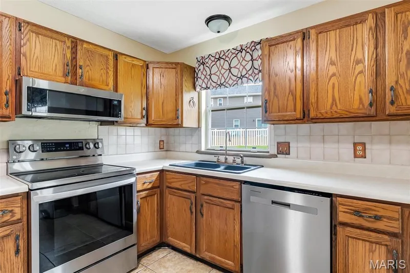 13 Tremaine Court, St Charles, MO 63304 — listing photo 11 of 27