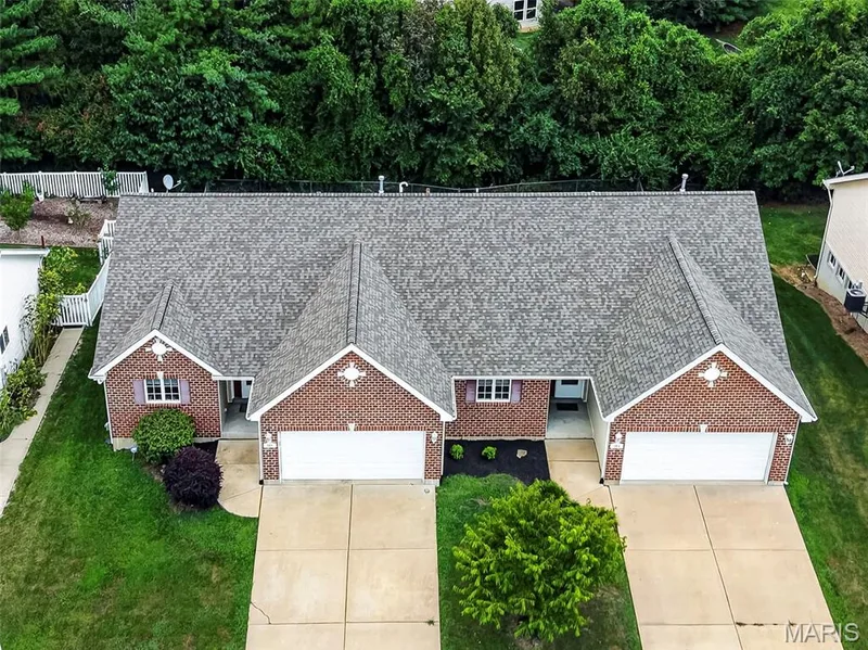 384-386 Shadow Pines Drive, Wentzville, MO 63385 — listing photo 2 of 73