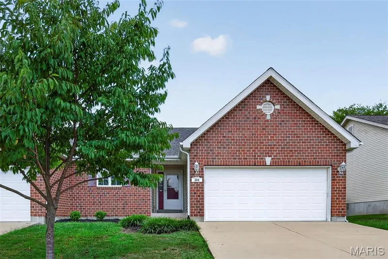 384-386 Shadow Pines Drive, Wentzville, MO 63385 — listing photo 4 of 73