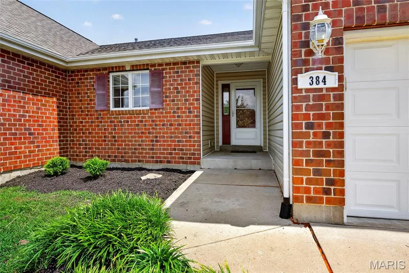 384-386 Shadow Pines Drive, Wentzville, MO 63385 — listing photo 5 of 73