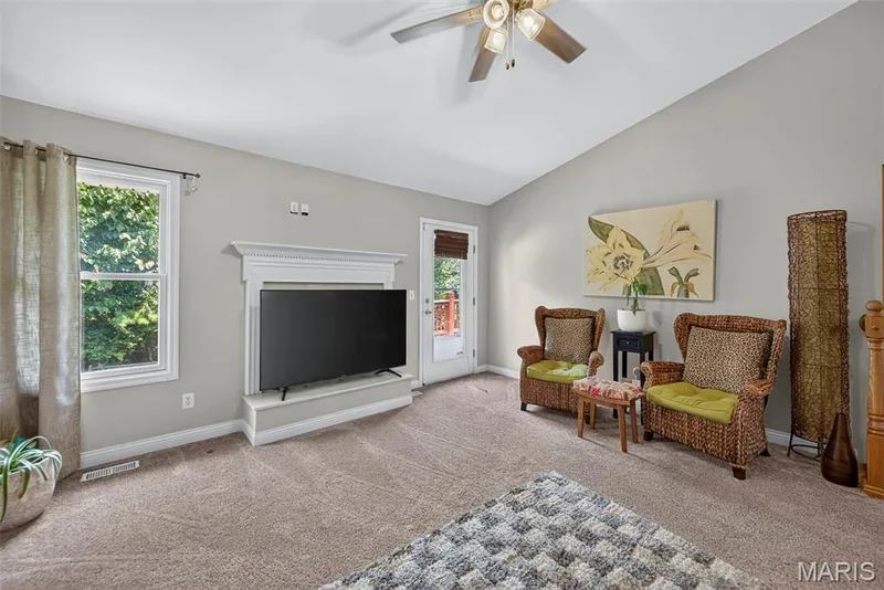 384-386 Shadow Pines Drive, Wentzville, MO 63385 — listing photo 8 of 73