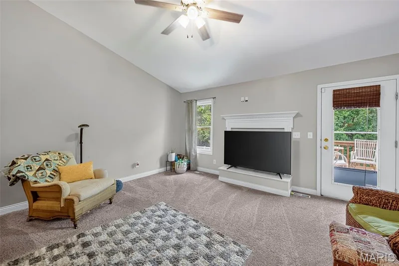 384-386 Shadow Pines Drive, Wentzville, MO 63385 — listing photo 9 of 73
