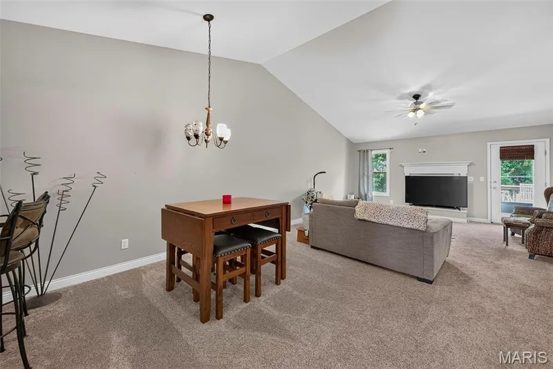 384-386 Shadow Pines Drive, Wentzville, MO 63385 — listing photo 10 of 73