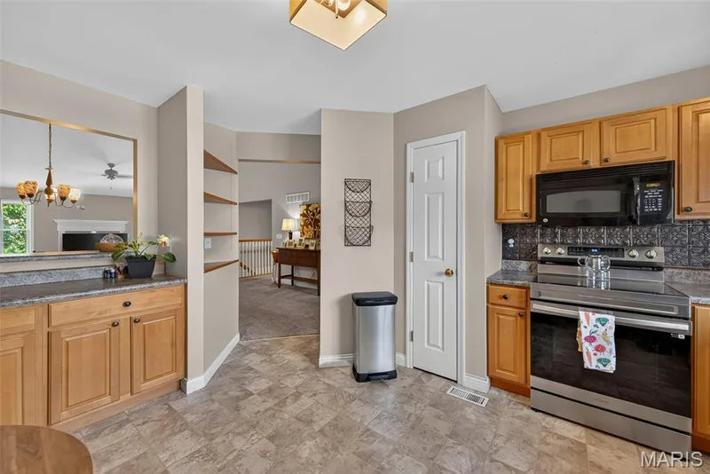 384-386 Shadow Pines Drive, Wentzville, MO 63385 — listing photo 13 of 73