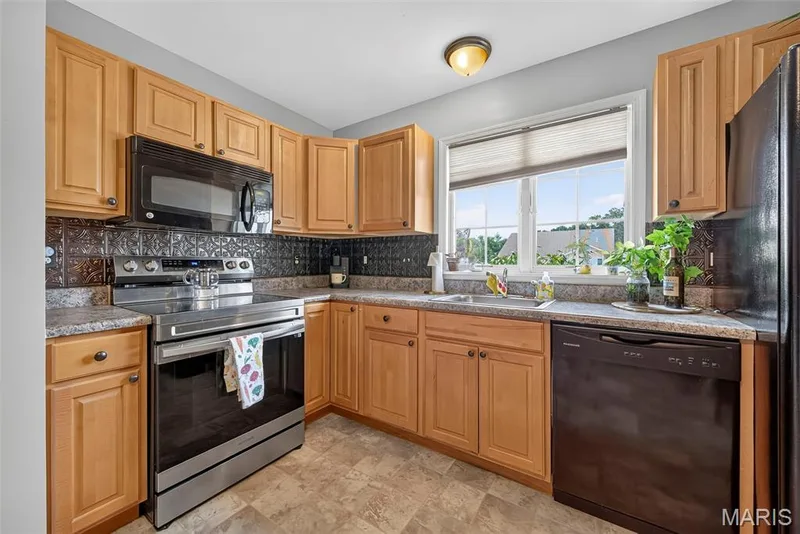 384-386 Shadow Pines Drive, Wentzville, MO 63385 — listing photo 14 of 73