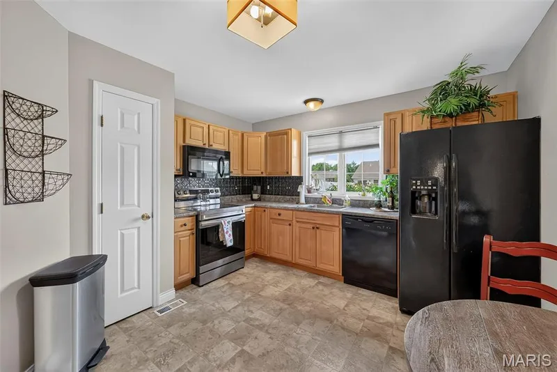 384-386 Shadow Pines Drive, Wentzville, MO 63385 — listing photo 15 of 73