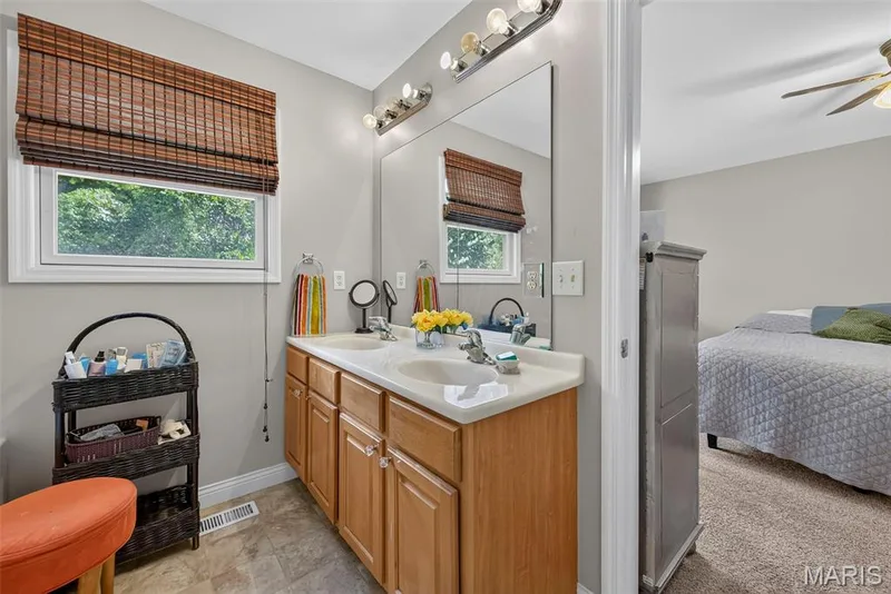 384-386 Shadow Pines Drive, Wentzville, MO 63385 — listing photo 21 of 73