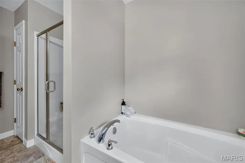384-386 Shadow Pines Drive, Wentzville, MO 63385 — listing photo 23 of 73