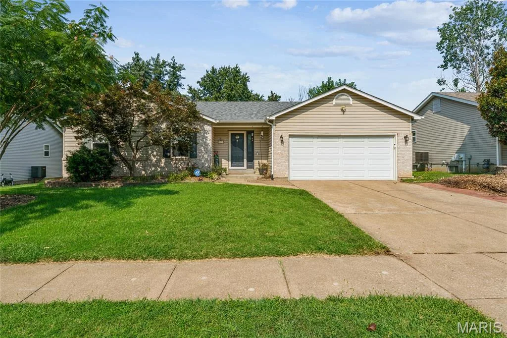 871 Molloy Drive, O'Fallon, MO 63366 — listing photo 1 of 35