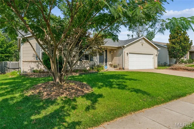 871 Molloy Drive, O'Fallon, MO 63366 — listing photo 3 of 35