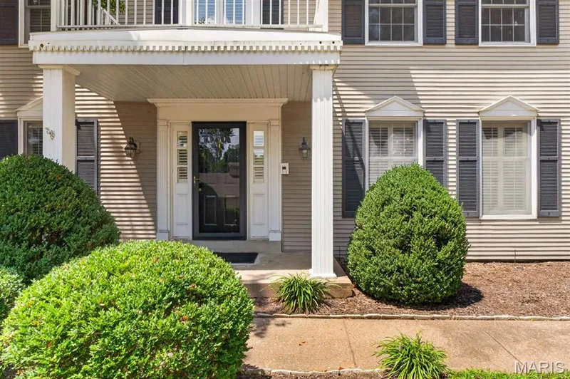 14761 Chesterfield Trails Drive, Chesterfield, MO 63017 — listing photo 2 of 54