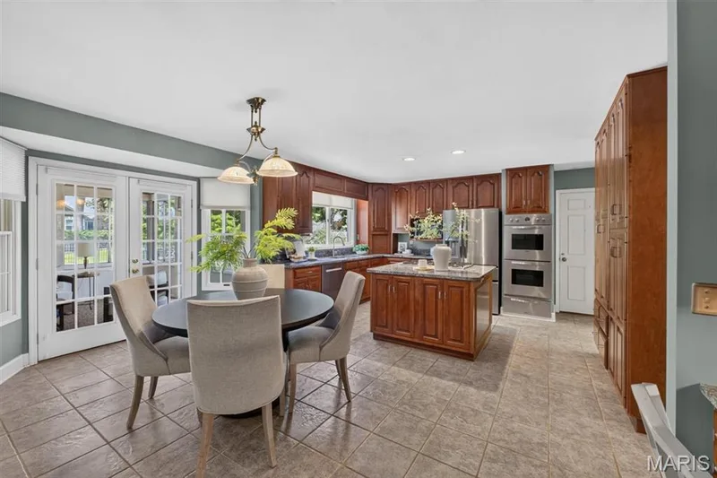 14761 Chesterfield Trails Drive, Chesterfield, MO 63017 — listing photo 14 of 54