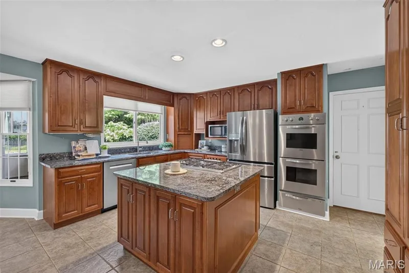 14761 Chesterfield Trails Drive, Chesterfield, MO 63017 — listing photo 15 of 54