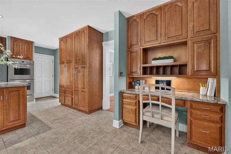 14761 Chesterfield Trails Drive, Chesterfield, MO 63017 — listing photo 19 of 54