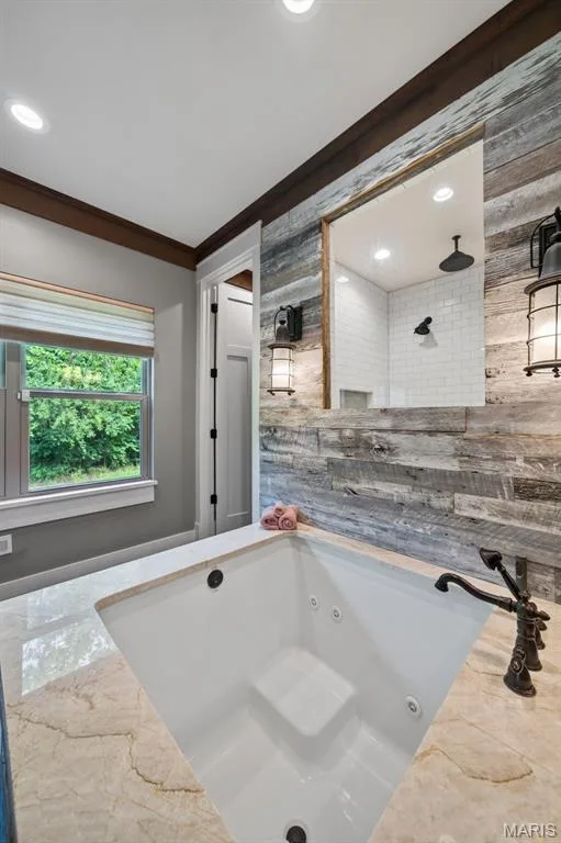 Large jetted tub — 1950 Diehr Road, Wentzville, MO 63385