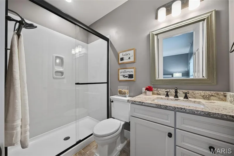Private en-suite bathroom — 1950 Diehr Road, Wentzville, MO 63385