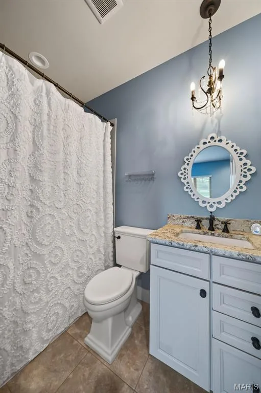 Private en-suite bathroom — 1950 Diehr Road, Wentzville, MO 63385
