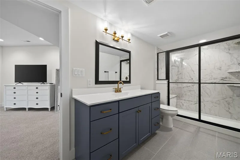 Private en suite bathroom — 1950 Diehr Road, Wentzville, MO 63385