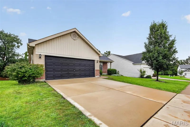 79 Huntleigh Woods Court, Wentzville, MO 63385 — listing photo 2 of 37