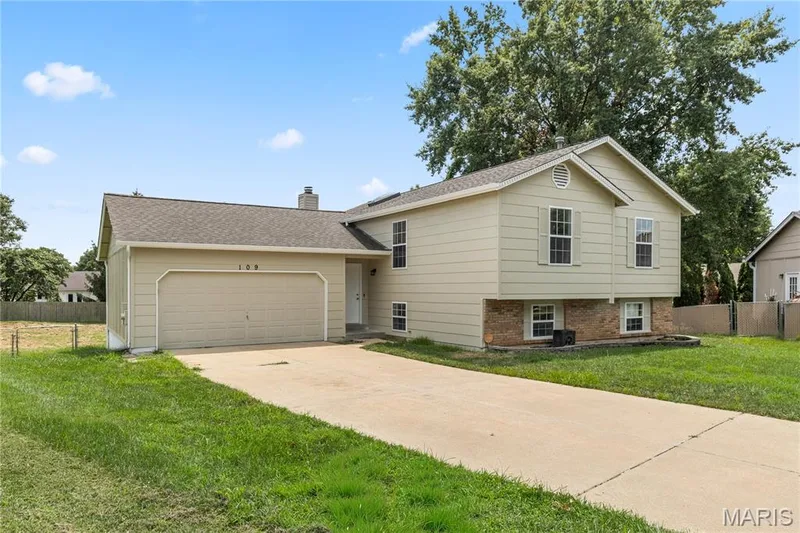 109 Golden Harvest Court, St Peters, MO 63376 — listing photo 2 of 32
