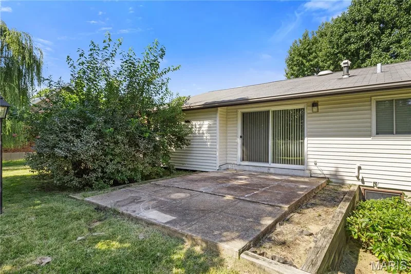 7 Greymore Drive, Chesterfield, MO 63017 — listing photo 5 of 26