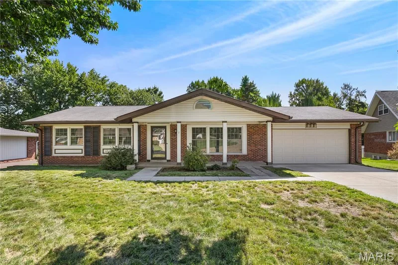 7 Greymore Drive, Chesterfield, MO 63017 — listing photo 4 of 26