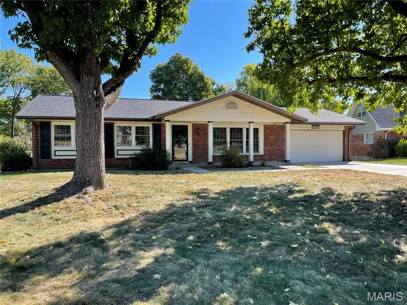7 Greymore Drive, Chesterfield, MO — listing photo 1