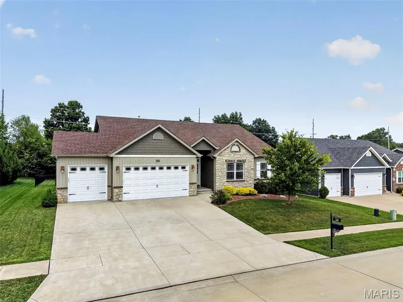 103 Pomodora Circle, Wentzville, MO 63385 — listing photo 2 of 49
