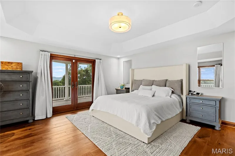 Tray ceiling with recessed lighting — 205 Howell Road, Defiance, MO 63341