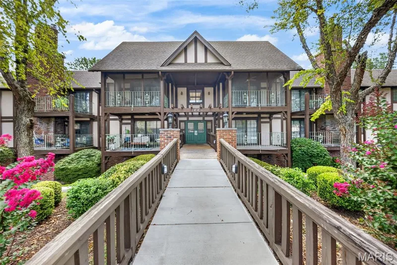 1440 Heritage Landing #201, St Charles, MO β listing photo 1