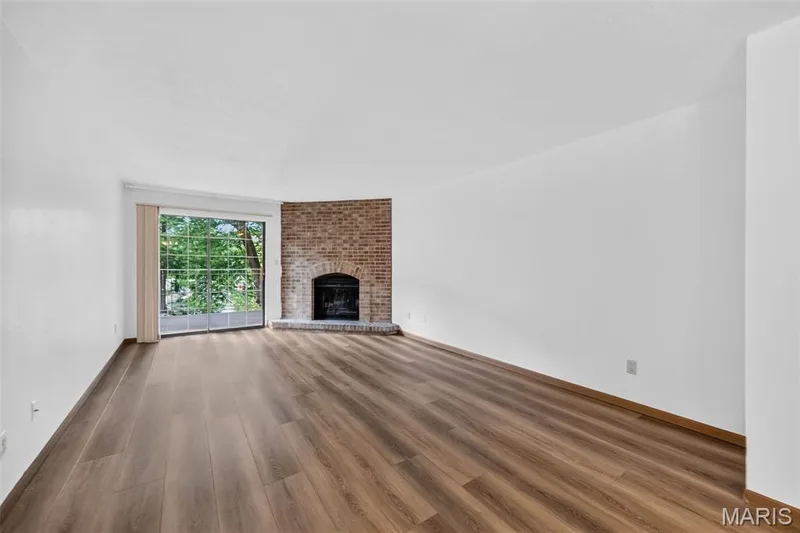 1440 Heritage Landing #201, St Charles, MO 63303 — listing photo 3 of 34