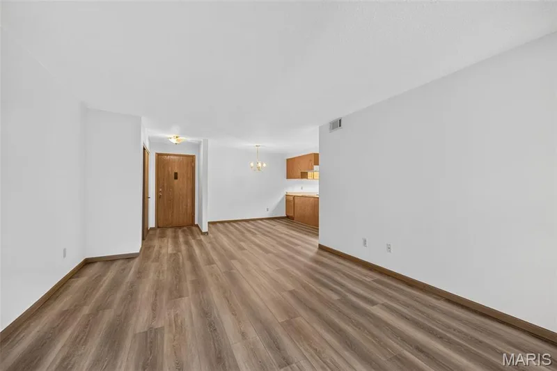 1440 Heritage Landing #201, St Charles, MO 63303 — listing photo 5 of 34