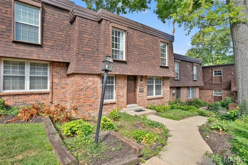 13511 Coliseum Drive, Chesterfield, MO 63017 — listing photo 2 of 55