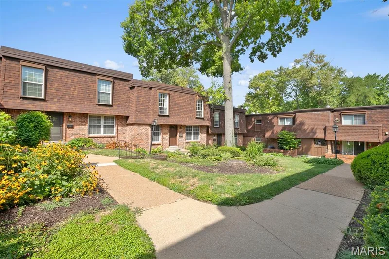 13511 Coliseum Drive, Chesterfield, MO 63017 — listing photo 3 of 55