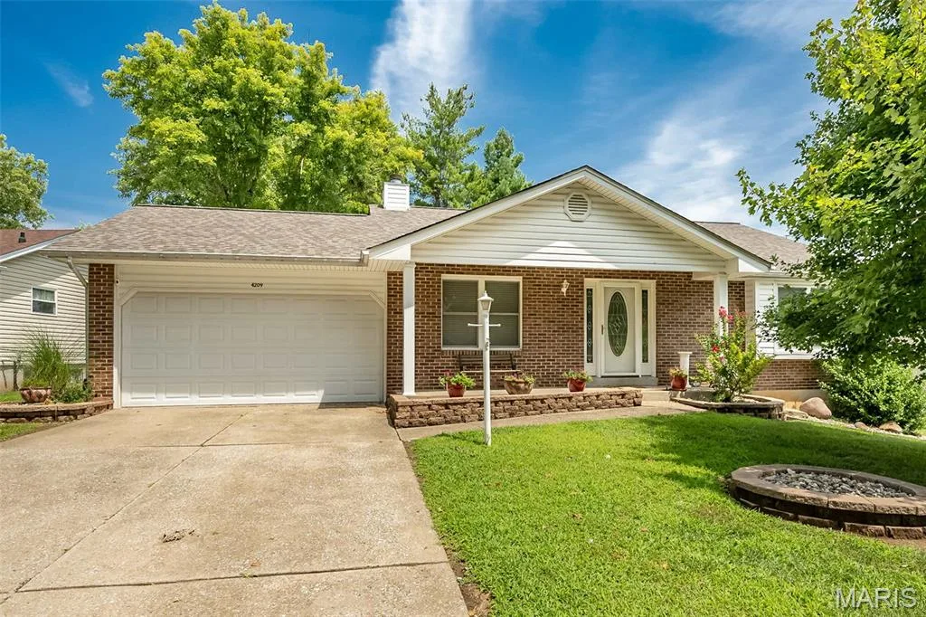 4209 Chisholm Trail Drive, St Charles, MO 63304 — listing photo 1 of 27