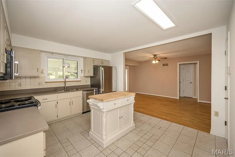 4209 Chisholm Trail Drive, St Charles, MO 63304 — listing photo 10 of 27