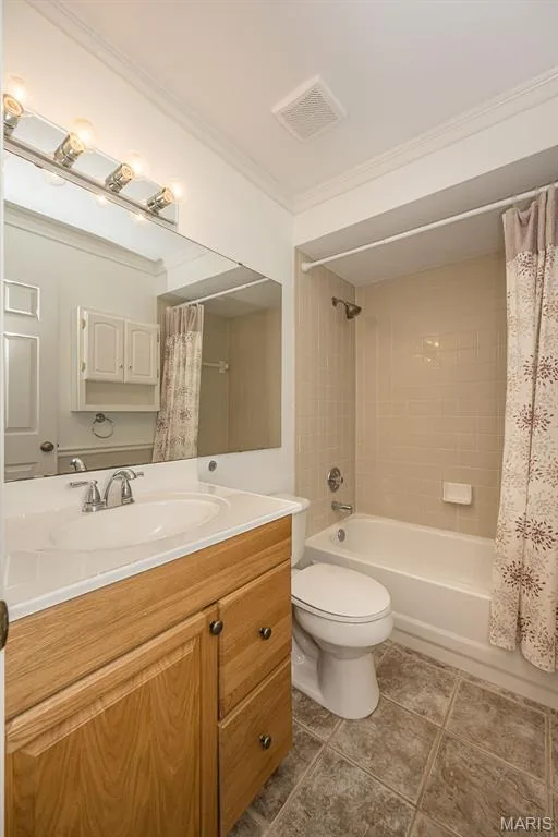 4209 Chisholm Trail Drive, St Charles, MO 63304 — listing photo 14 of 27