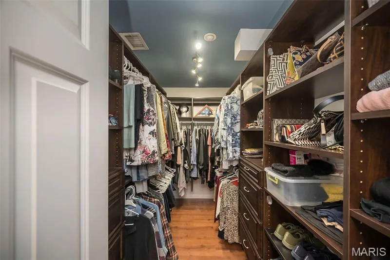 1512 Bedford Forge Court #19, Chesterfield, MO 63017 — listing photo 17 of 36
