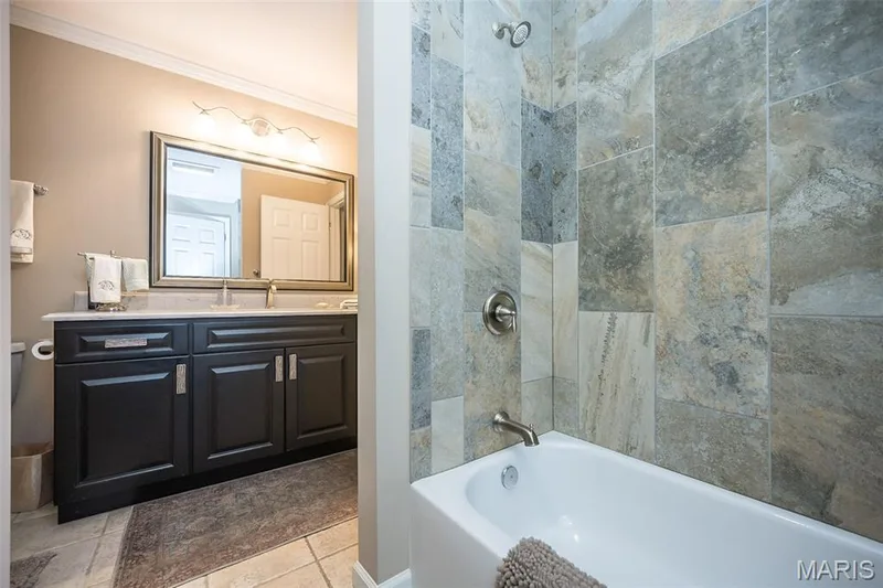Jack and Jill Bath with double vanity, tub — 1512 Bedford Forge Court #19, Chesterfield, MO 63017